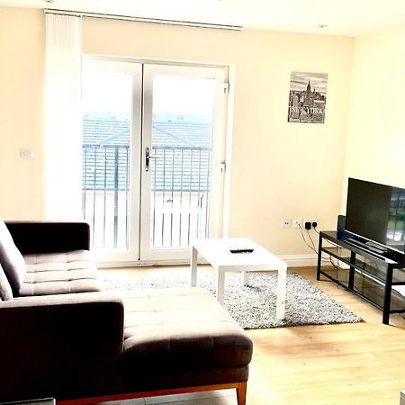 Holiday Flat In Central Slough Near To London Heathrow And Windsor With Free Car Park Zewnętrze zdjęcie