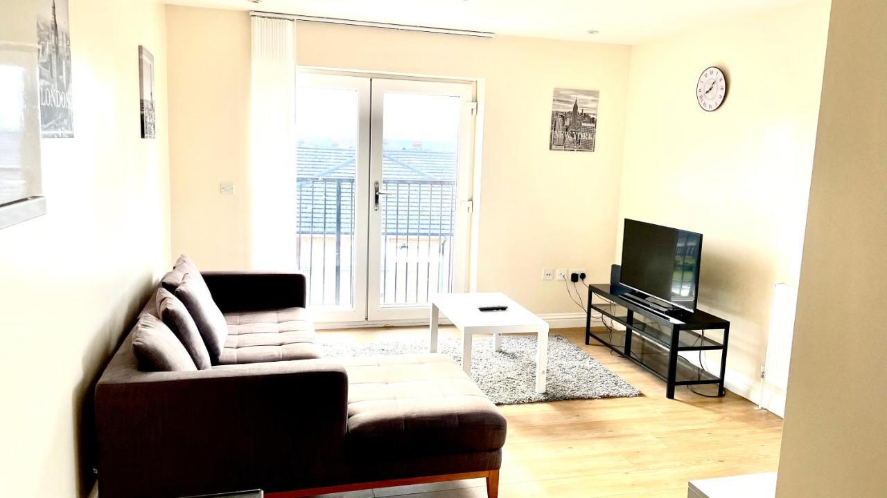 Holiday Flat In Central Slough Near To London Heathrow And Windsor With Free Car Park Zewnętrze zdjęcie