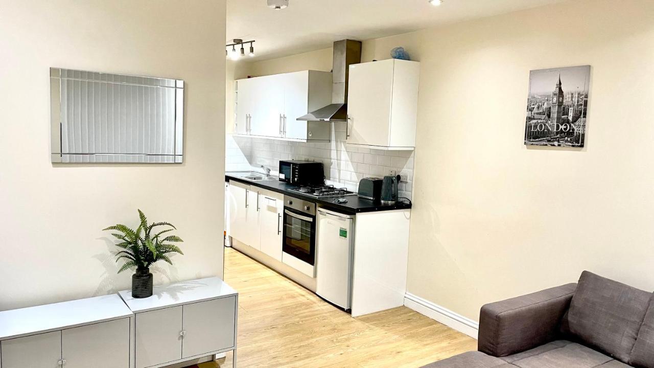 Holiday Flat In Central Slough Near To London Heathrow And Windsor With Free Car Park Zewnętrze zdjęcie