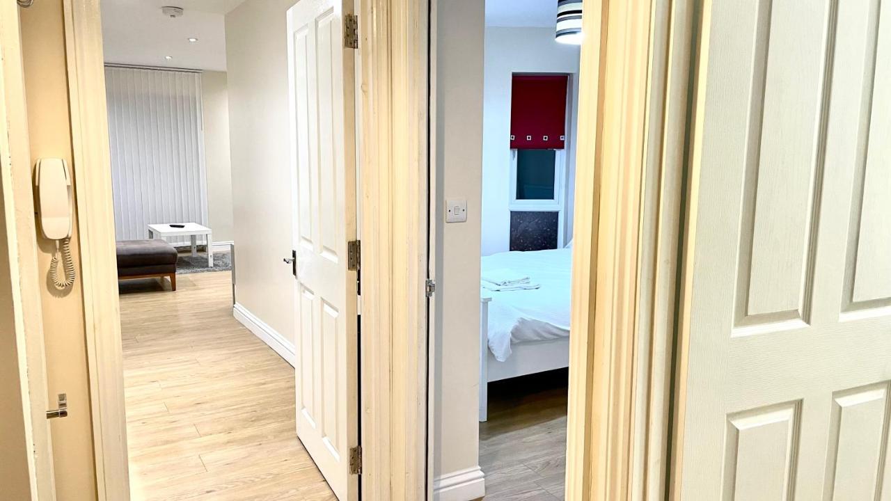 Holiday Flat In Central Slough Near To London Heathrow And Windsor With Free Car Park Zewnętrze zdjęcie