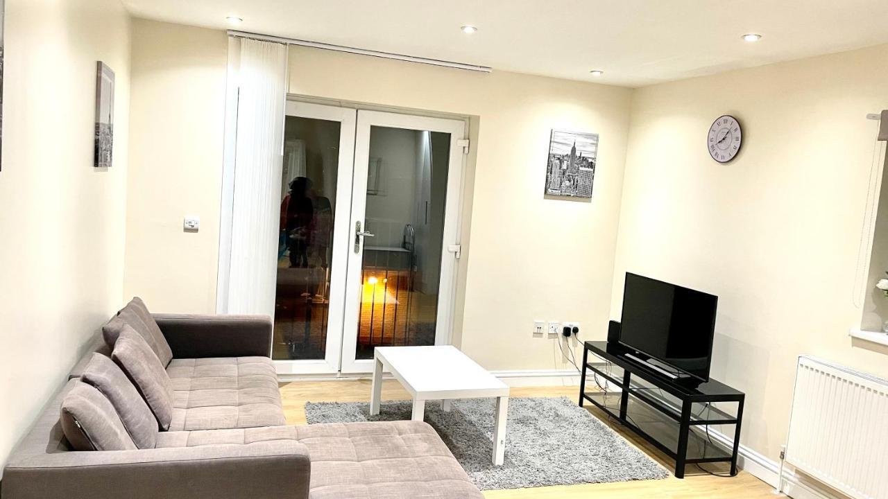 Holiday Flat In Central Slough Near To London Heathrow And Windsor With Free Car Park Zewnętrze zdjęcie
