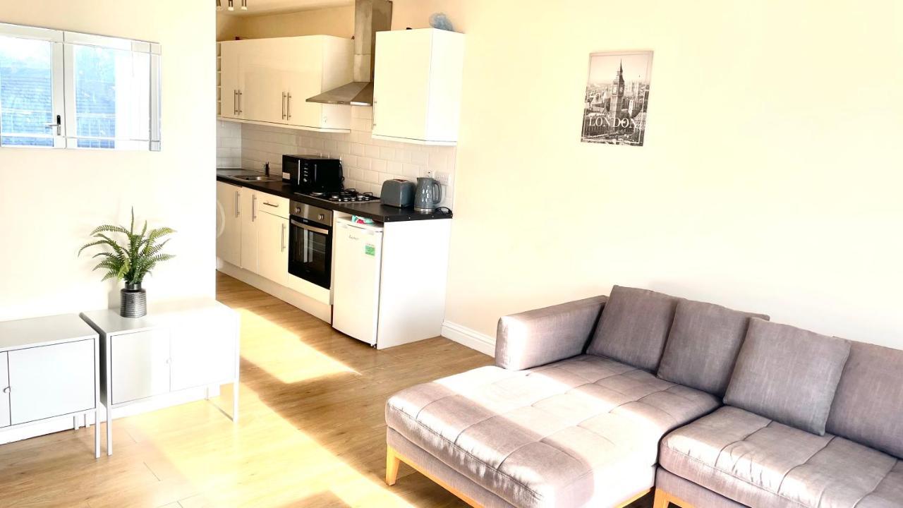 Holiday Flat In Central Slough Near To London Heathrow And Windsor With Free Car Park Zewnętrze zdjęcie